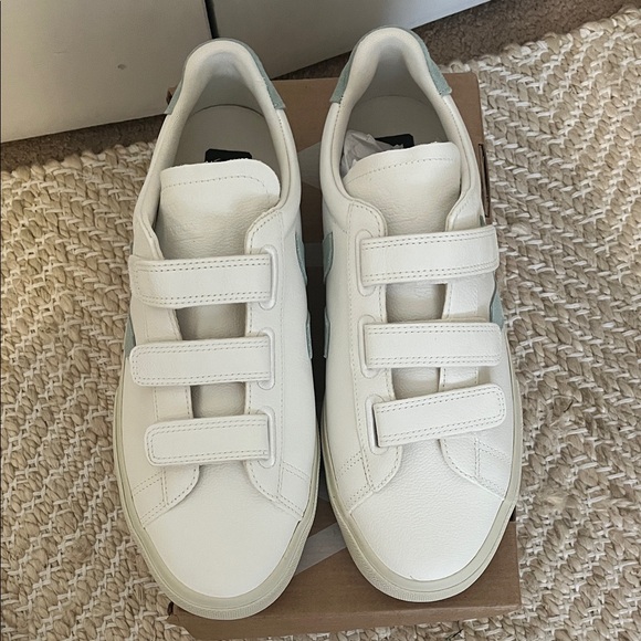 Veja Cream and Light Green Sneakers - Picture 4 of 4